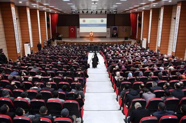 Diyanet Toplantısında İlginç Görüntü! Protokole Serbest, Seyirciye Yasak