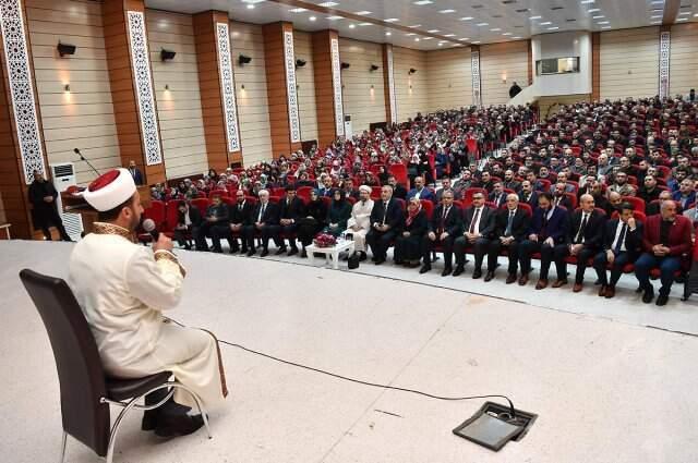 Diyanet Toplantısında İlginç Görüntü! Protokole Serbest, Seyirciye Yasak