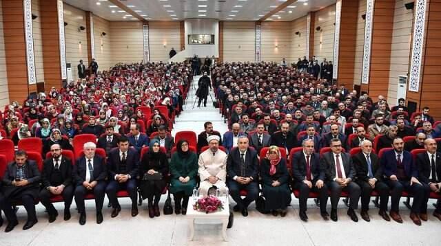 Diyanet Toplantısında İlginç Görüntü! Protokole Serbest, Seyirciye Yasak