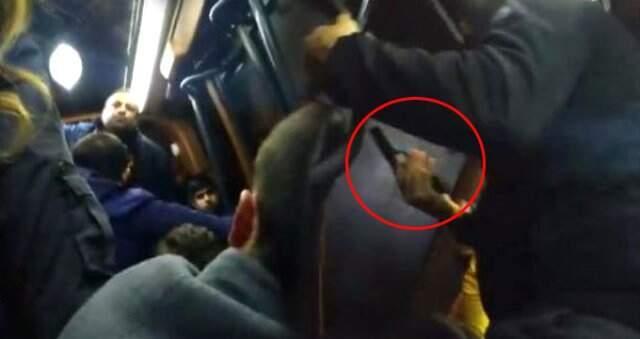 İstanbul'da Dehşet! Gözü Dönmüş Saldırganlar, İçi Yolcu Dolu Minibüsü Taradı