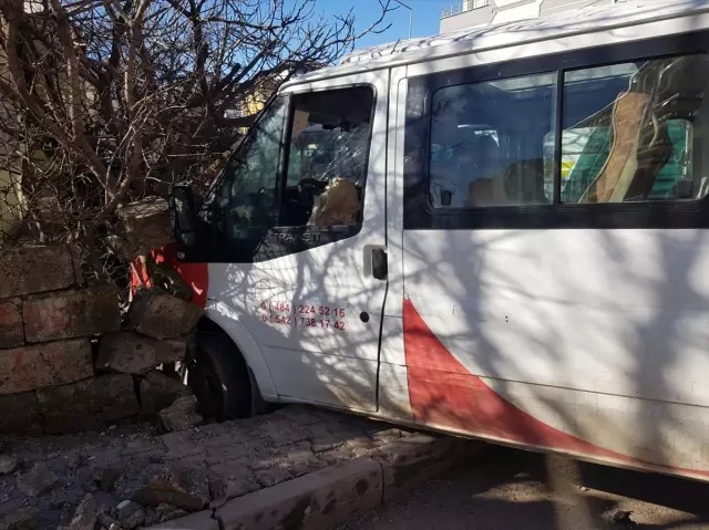 Siirt'te Trafik Kazası: 3 Yaralı Siirt'te Trafik Kazası: 3 Yaralı