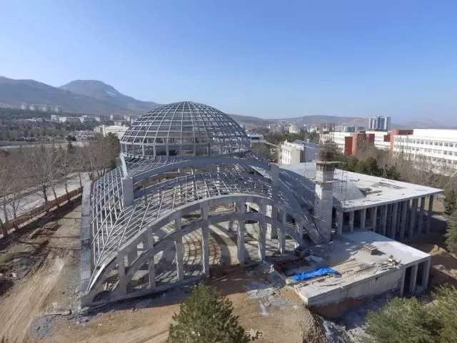 Üniversite Cami İnşaatı Devam Ediyor