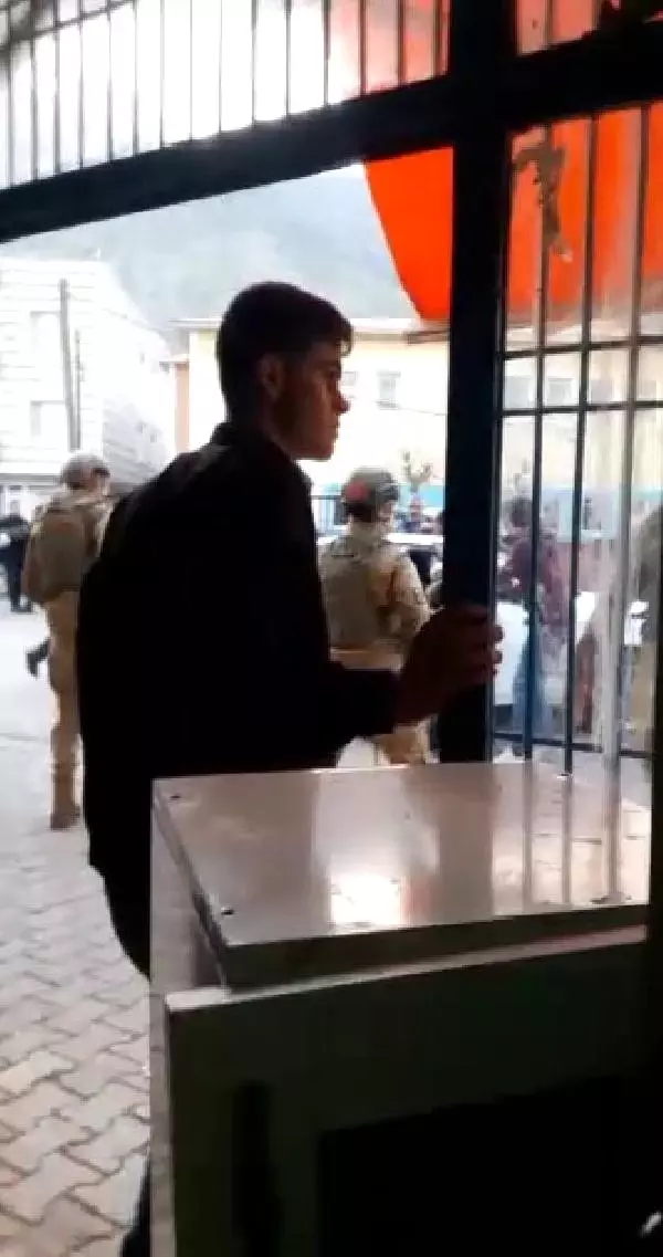 AK Parti'li ve BBP'li Adayların Yakınları Arasında Çıkan Kavga, Barışla Sonuçlandı AK Parti'li ve BBP'li Adayların Yakınları Arasında Çıkan Kavga, Barışla Sonuçlandı
