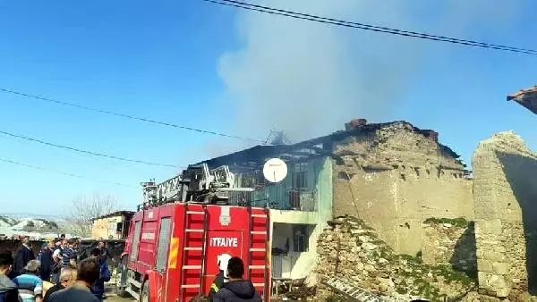 Bacayı Temizlemek İsterken Evi Yaktı Bacayı Temizlemek İsterken Evi Yaktı