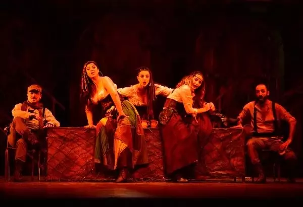 Bizet'in İhtiraslı 'Carmen'i Kapalı Gişe Bizet'in İhtiraslı 'Carmen'i Kapalı Gişe