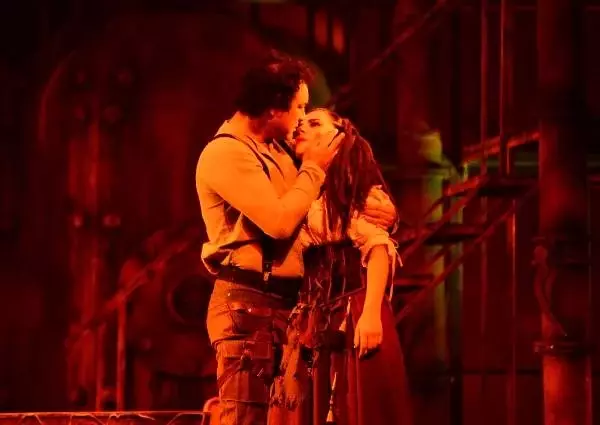 Bizet'in İhtiraslı 'Carmen'i Kapalı Gişe Bizet'in İhtiraslı 'Carmen'i Kapalı Gişe
