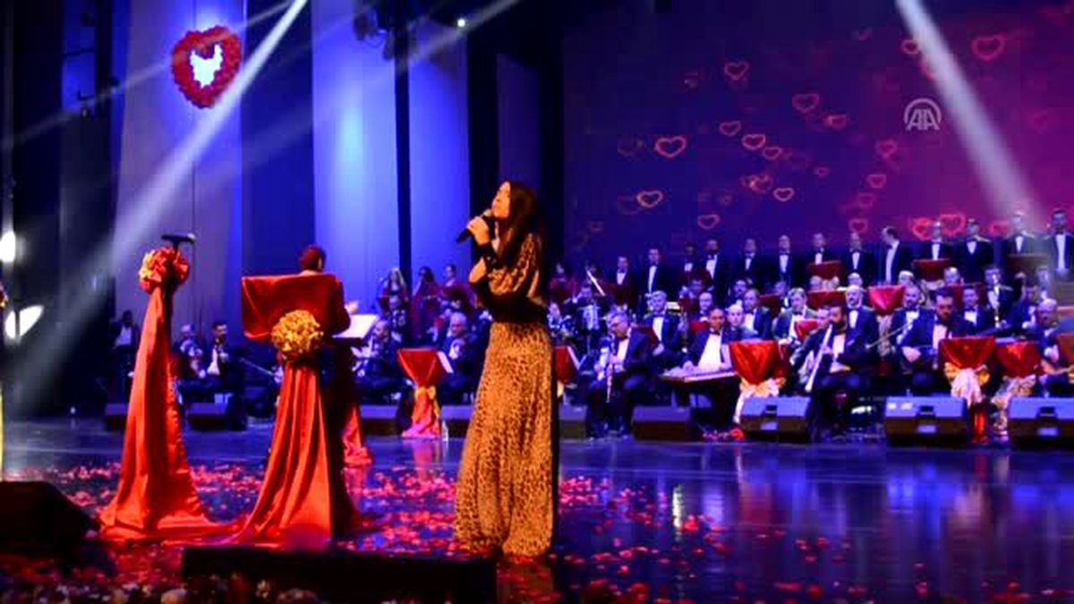 Bursa'da 'Sevda Şarkıları' Konseri Verildi