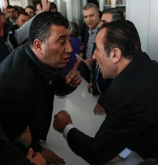CHP İzmir İl Başkanlığı Karıştı! zabita Müdahale Etti