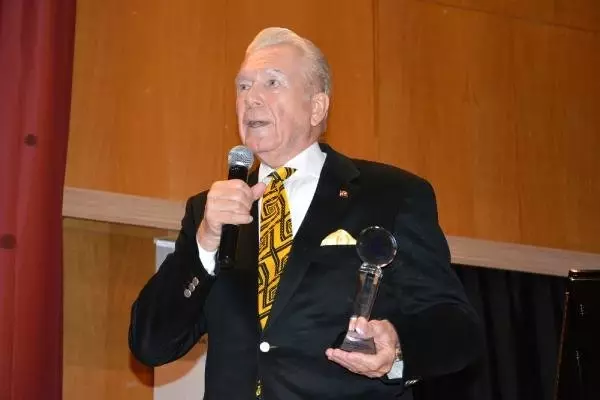 Eğitimde Onur Ödülü' Fahamettin Akıngüç'ün Oldu Eğitimde Onur Ödülü' Fahamettin Akıngüç'ün Oldu