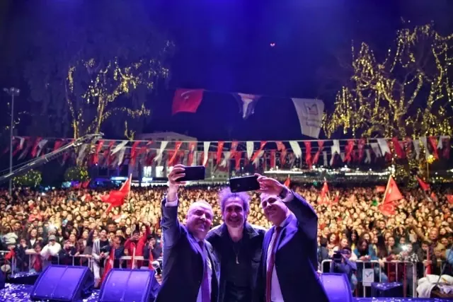 Manavgat Kent Meydanına Kıraç Konserli Açılış