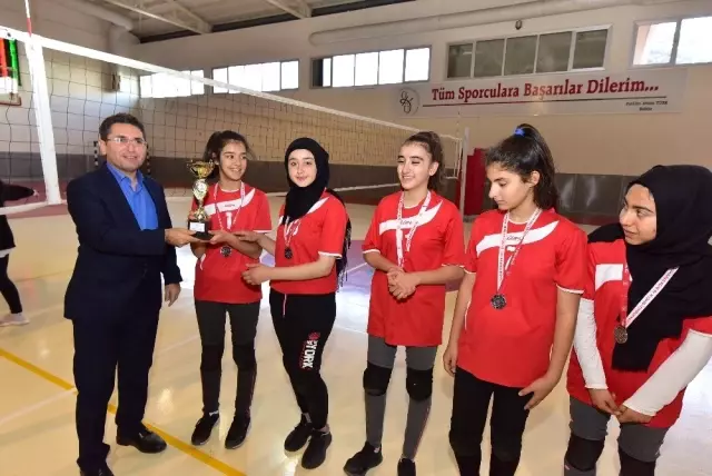 Osmaniye'de Voleybol Birinciliği Sona Erdi Osmaniye'de Voleybol Birinciliği Sona Erdi