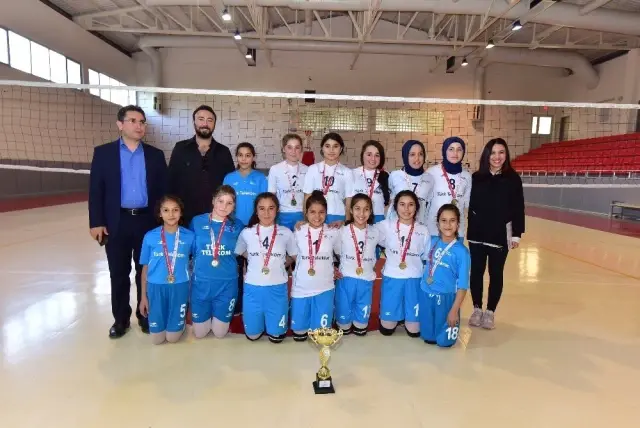 Osmaniye'de Voleybol Birinciliği Sona Erdi Osmaniye'de Voleybol Birinciliği Sona Erdi