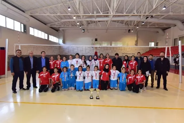 Osmaniye'de Voleybol Birinciliği Sona Erdi Osmaniye'de Voleybol Birinciliği Sona Erdi