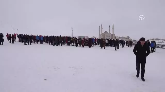 Prof. Dr. Fuat Sezgin Kar Şenliği ile Anıldı Prof. Dr. Fuat Sezgin Kar Şenliği ile Anıldı