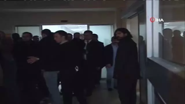 Rasim Ozan Kütahyalı'ya 2 Yıl Hapis Rasim Ozan Kütahyalı'ya 2 Yıl Hapis