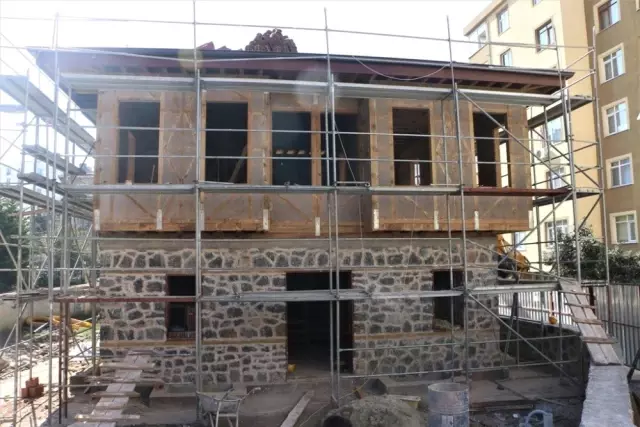 Soğanlık'ta Sanat Evi ve Gençlik Merkezi'nin İnşaatı Hızla Yükseliyor Soğanlık'ta Sanat Evi ve Gençlik Merkezi'nin İnşaatı Hızla Yükseliyor