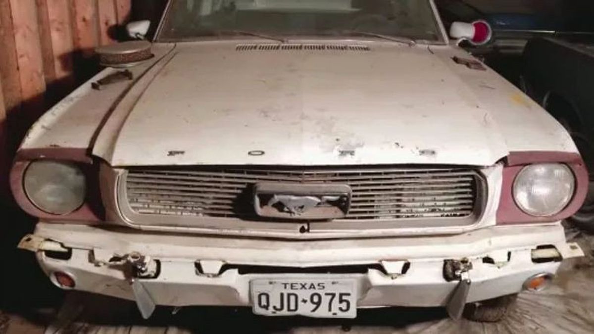 44 Yıldır Atıl Halde Duran '65 Mustang Böyle Hayata Döndürüldü (Video)
