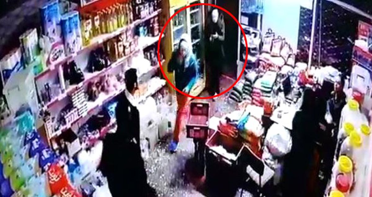 Afgan Gaspçıların, Market Sahibini Dövüp Parasını ve Telefonunu Aldığı Anlar Kamerada