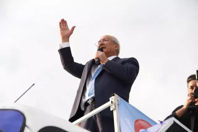Başkan Kocamaz, Mersin'de Meşalelerle Karşılandı Başkan Kocamaz, Mersin'de Meşalelerle Karşılandı
