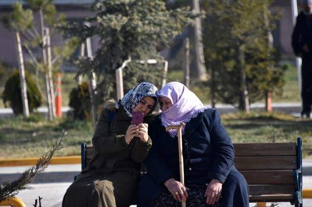 Genç Kadın, Banktaki Cesedi Görüntülemek İçin Her Şeyi Yaptı