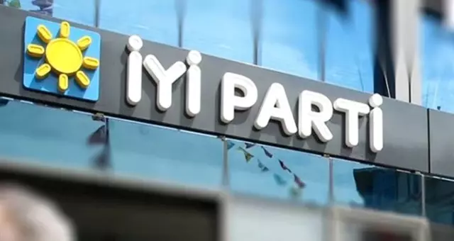 İYİ Parti'den İstifa Eden 874 Kişi AK Parti'ye Geçti İYİ Parti'den İstifa Eden 874 Kişi AK Parti'ye Geçti