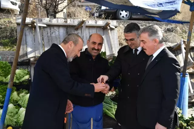 MHP'den Pazar Ziyareti MHP'den Pazar Ziyareti