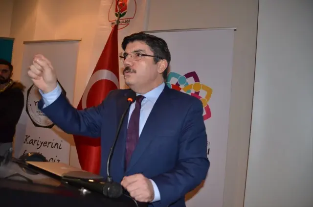 Muş'ta 'Şehir ve Beden Siyaseti' Konferansı Muş'ta 'Şehir ve Beden Siyaseti' Konferansı