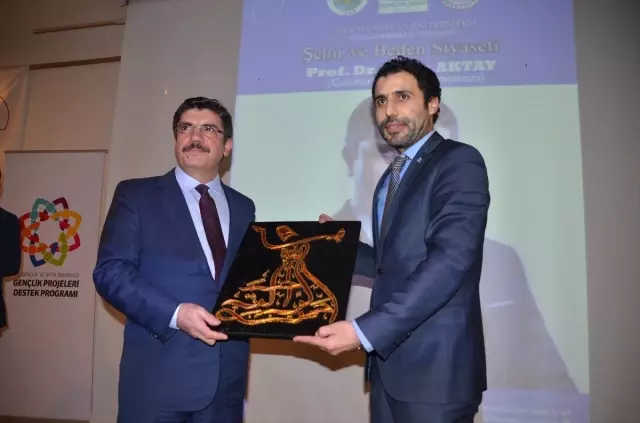 Muş'ta 'Şehir ve Beden Siyaseti' Konferansı Muş'ta 'Şehir ve Beden Siyaseti' Konferansı