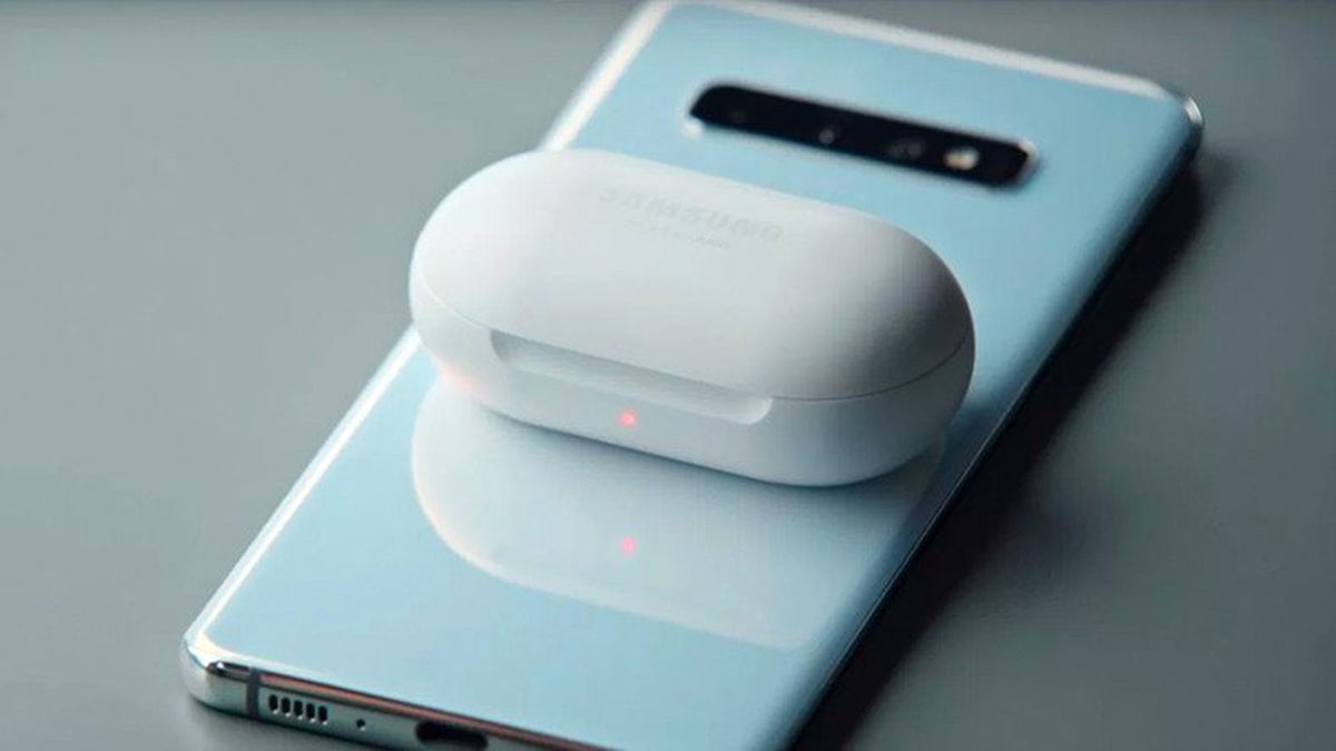 Samsung'un Tersine Şarj Olan Yeni Kablosuz Kulaklıkları Galaxy Buds Tanıtıldı