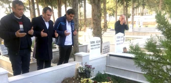 Trabzonspor'dan Eski Futbolcu Turgut Uçar'ın Kabrine Ziyaret