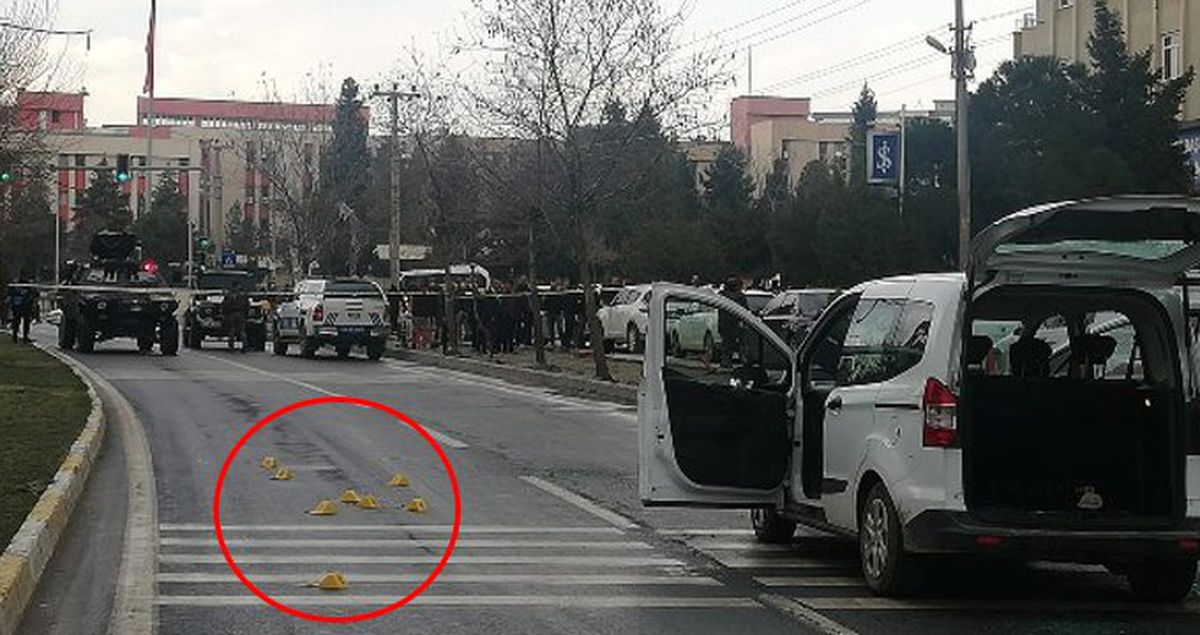 AK Parti Seçim Bürosu Önünde Silahlı Kavga! 1'i Ağır 4 Kişi Yaralandı