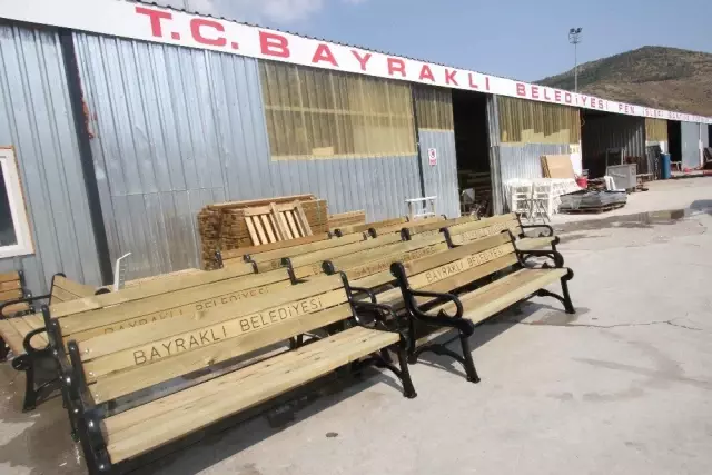Bayraklı'nın Parklarına Yeni Oturma Grupları Bayraklı'nın Parklarına Yeni Oturma Grupları