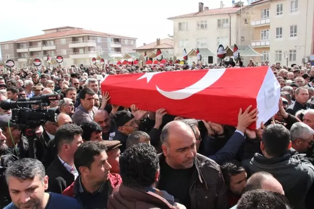 Eski Bakan Fikret Ünlü, Karaman'da Toprağa Verildi Eski Bakan Fikret Ünlü, Karaman'da Toprağa Verildi