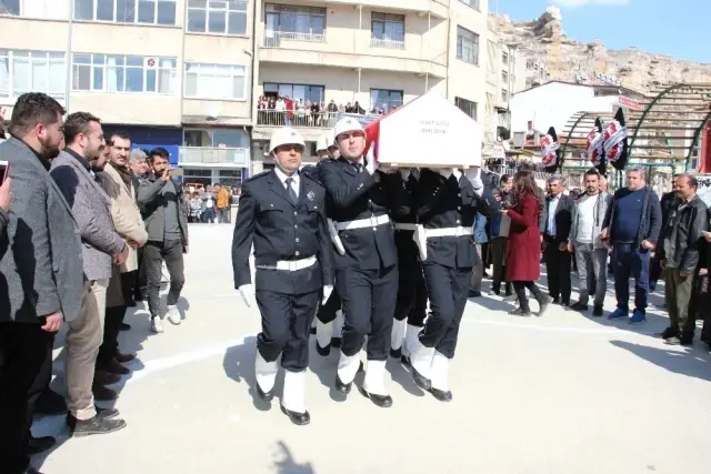 Eski Bakan Fikret Ünlü, Karaman'da Toprağa Verildi Eski Bakan Fikret Ünlü, Karaman'da Toprağa Verildi