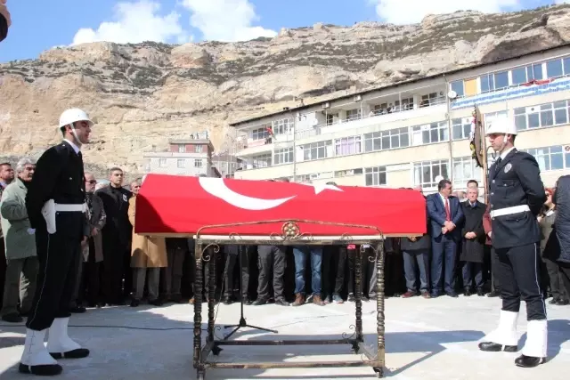 Eski Bakan Fikret Ünlü, Karaman'da Toprağa Verildi Eski Bakan Fikret Ünlü, Karaman'da Toprağa Verildi