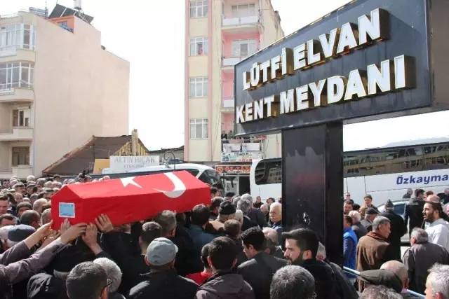 Eski Bakan Fikret Ünlü, Karaman'da Toprağa Verildi Eski Bakan Fikret Ünlü, Karaman'da Toprağa Verildi
