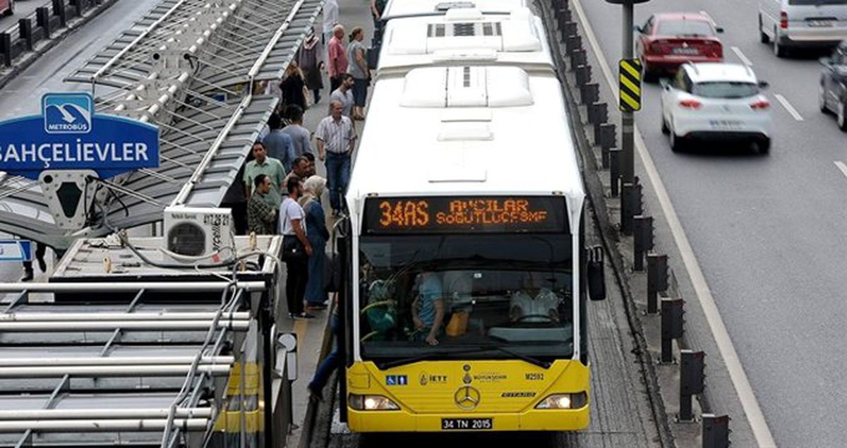 Metrobüs Durağındaki Şarj Bisikleti Görenleri Şaşırttı