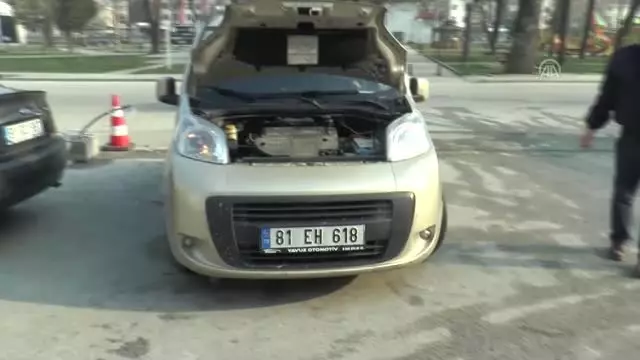 Motora Sıkışan Yavru Kediyi Sahiplendi - Düzce