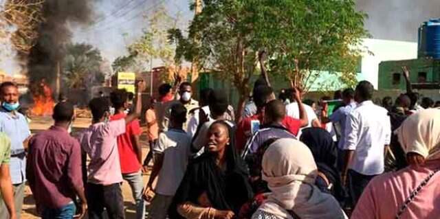 Son Dakika! Sudan'da Hükümet Feshedildi! Ülkede 1 Yıl OHAL İlan Edildi