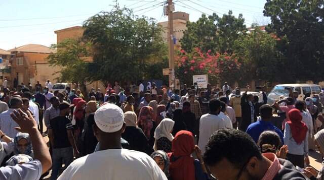Son Dakika! Sudan'da Hükümet Feshedildi! Ülkede 1 Yıl OHAL İlan Edildi
