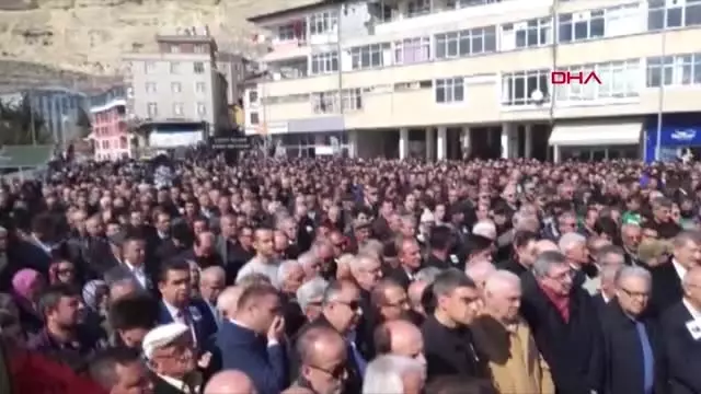 Spor Eski Bakan Fikret Ünlü'yü Son Yolculuğuna 5 Bin Kişi Uğurladı Spor Eski Bakan Fikret Ünlü'yü Son Yolculuğuna 5 Bin Kişi Uğurladı