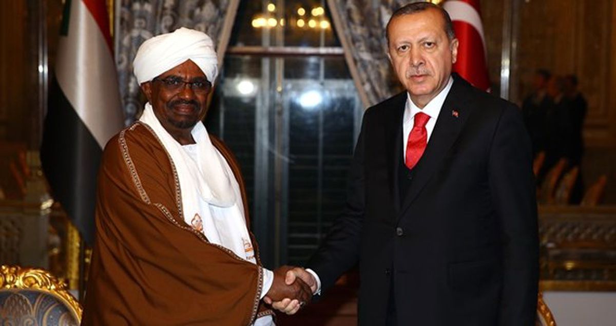 Sudan'da Hükümet Feshedildi! Ülkede 1 Yıl OHAL İlan Edildi