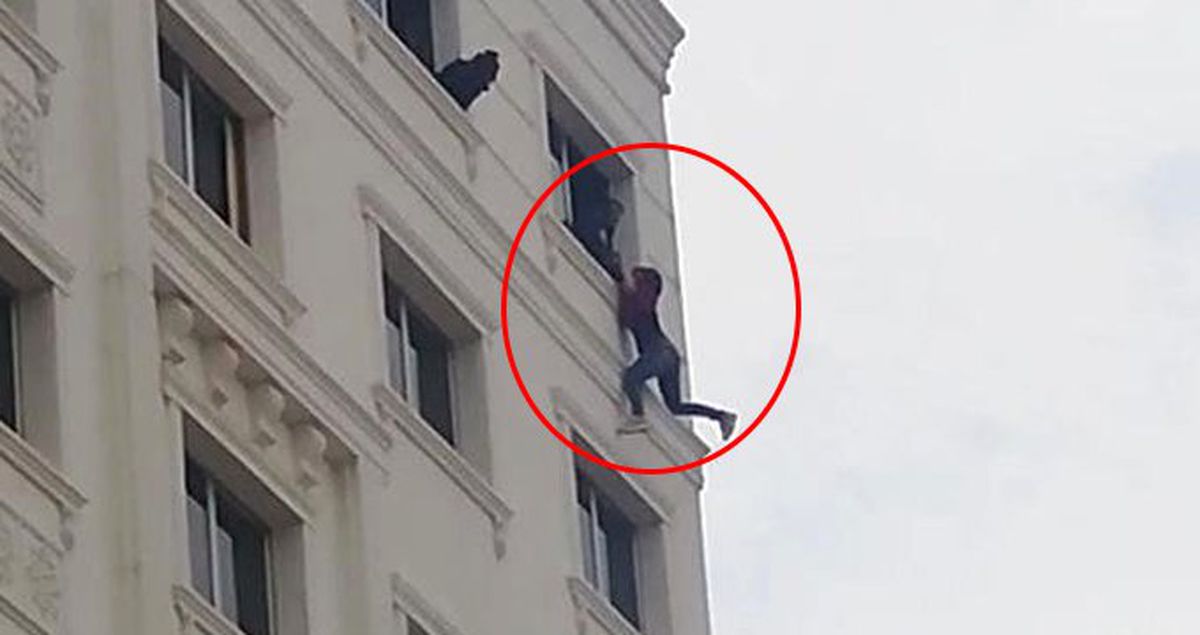 7'nci Katta İntihara Kalkışan Kadını Polis Son Anda Kurtardı