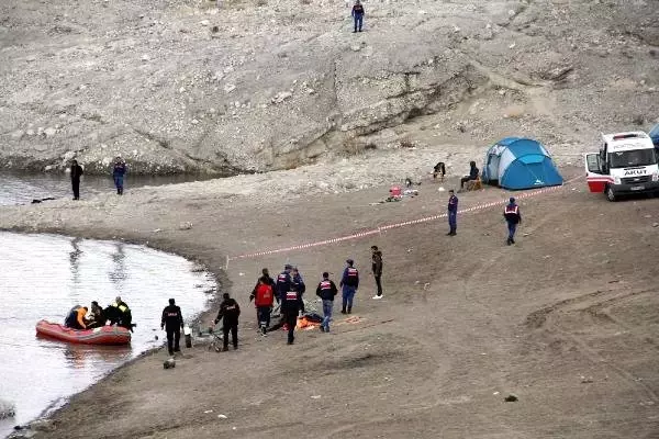 Kayseri'de Yamula Barajı Kenarına Kamp Kuran 20 Yaşındaki Genç Boğularak Can Verdi Kayseri'de Yamula Barajı Kenarına Kamp Kuran 20 Yaşındaki Genç Boğularak Can Verdi