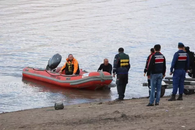 Botu Kurtarmak İsterken Kendisi Boğuldu Botu Kurtarmak İsterken Kendisi Boğuldu
