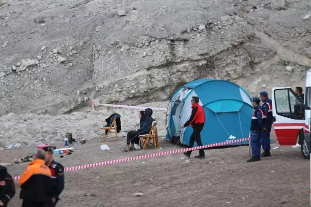 Botu Kurtarmak İsterken Kendisi Boğuldu Botu Kurtarmak İsterken Kendisi Boğuldu