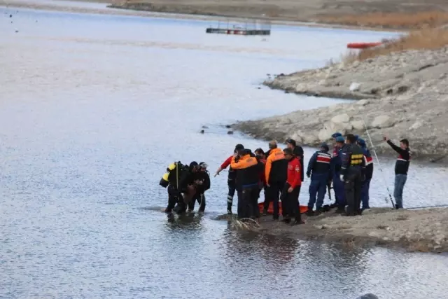 Botu Kurtarmak İsterken Kendisi Boğuldu Botu Kurtarmak İsterken Kendisi Boğuldu