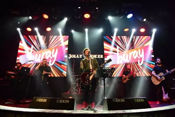 Buray, Hayranlarını Coşturdu
