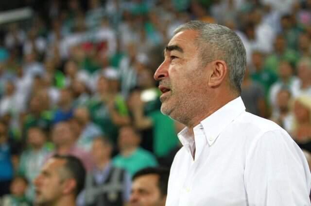 Bursaspor Teknik Direktörü Samet Aybaba'dan Hakemlere Eleştiri: Kar Yokken de Göremiyorlar Pozisyonları