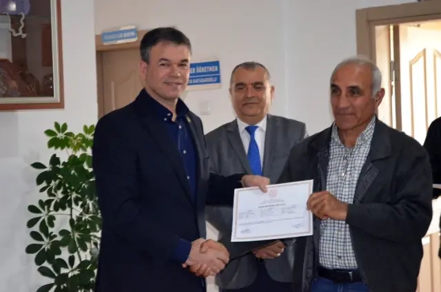 Didim'de Budama Kursuna Katılanlar Belgelerine Kavuştu Didim'de Budama Kursuna Katılanlar Belgelerine Kavuştu